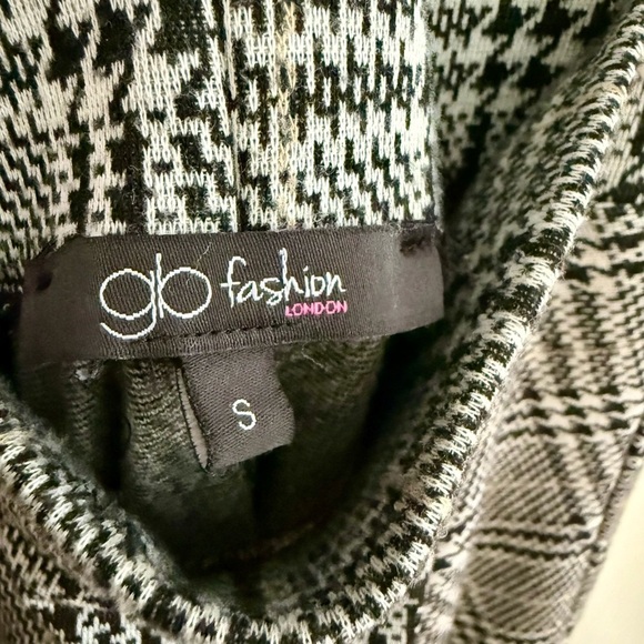 Houndstooth Plaid Skater Skirt - Picture 2 of 4